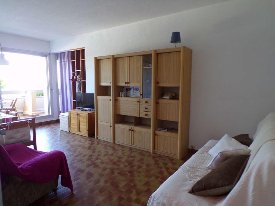2 Pièces avec Terrasse, Piscine et Box – Centre Ville La Grande Motte - FR-1-328-97 Apartment in La Grande-Motte