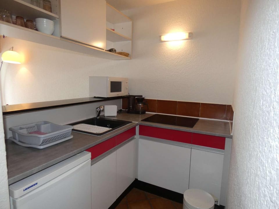 Studio Cabine - Loggia Sud - Proche Plage et Commerces - 4 Pers - Parking Privé - FR-1-328-104 Cabin in La Grande-Motte