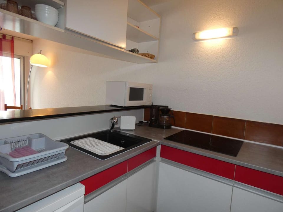 Studio Cabine - Loggia Sud - Proche Plage et Commerces - 4 Pers - Parking Privé - FR-1-328-104 Cabin in La Grande-Motte