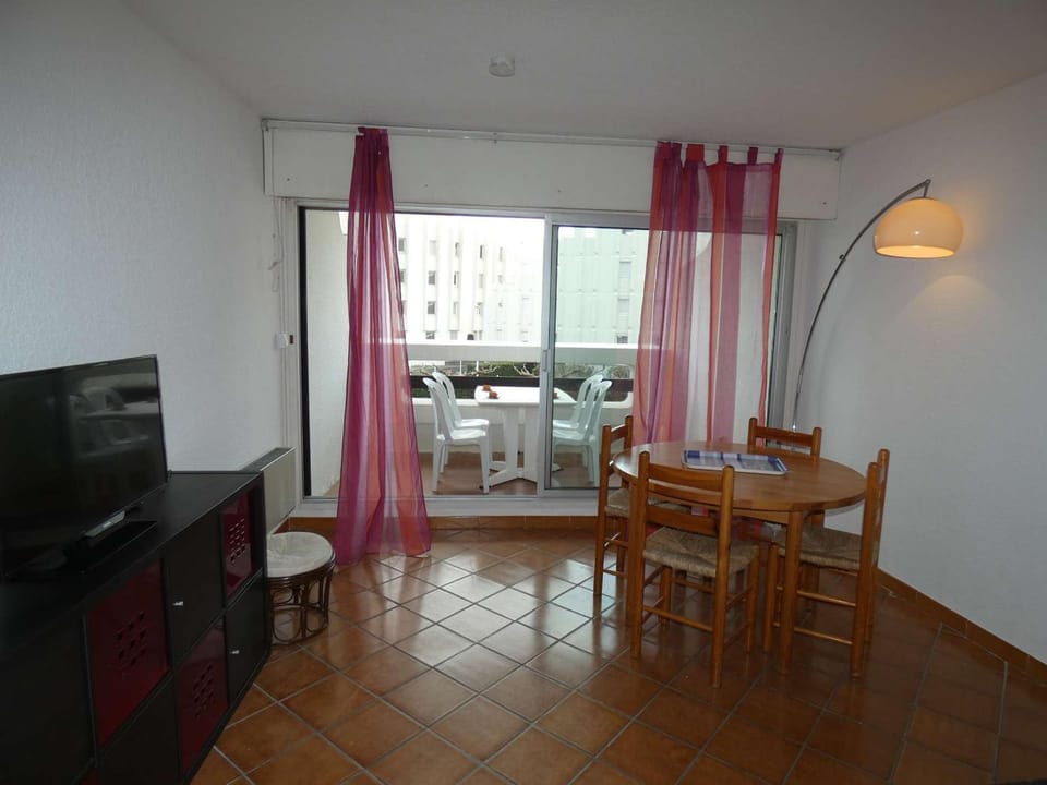 Studio Cabine - Loggia Sud - Proche Plage et Commerces - 4 Pers - Parking Privé - FR-1-328-104 Cabin in La Grande-Motte