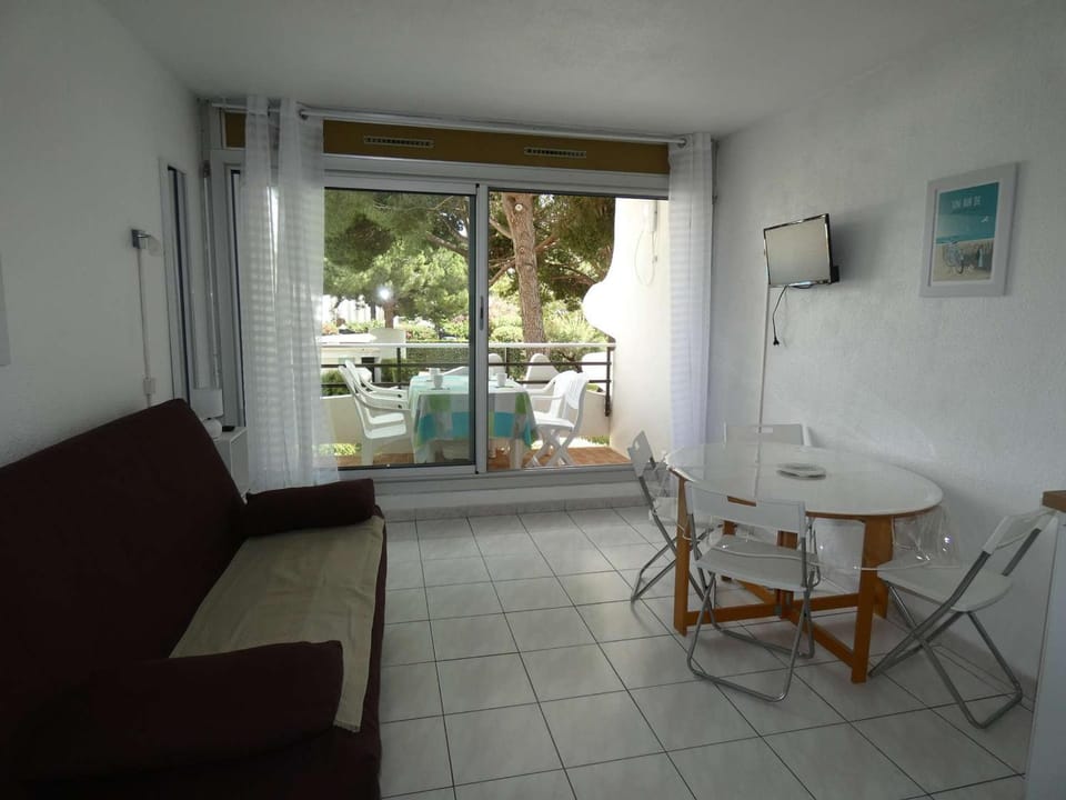 Studio Cabine avec Piscine, Loggia et Parking à 150m de la Plage, La Grande-Motte - FR-1-328-123 Cabin in La Grande-Motte