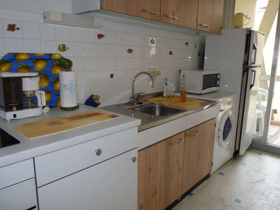 Studio avec Loggia, Terrasse & Parking Privé en Centre-Ville, Proche Plage - FR-1-328-99 Apartment in La Grande-Motte
