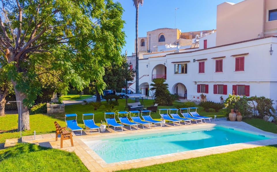 Property building, Garden, Garden view, Swimming pool