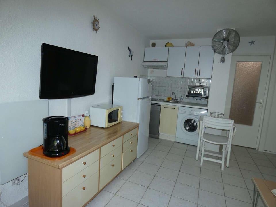 Studio Cabine Moderne avec Piscine, Proche Plage, Calme, Vert, Tout Confort - La Grande Motte - FR-1-328-105 Cabin in La Grande-Motte