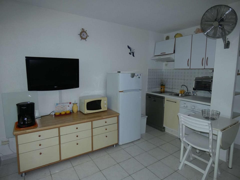 Studio Cabine Moderne avec Piscine, Proche Plage, Calme, Vert, Tout Confort - La Grande Motte - FR-1-328-105 Cabin in La Grande-Motte
