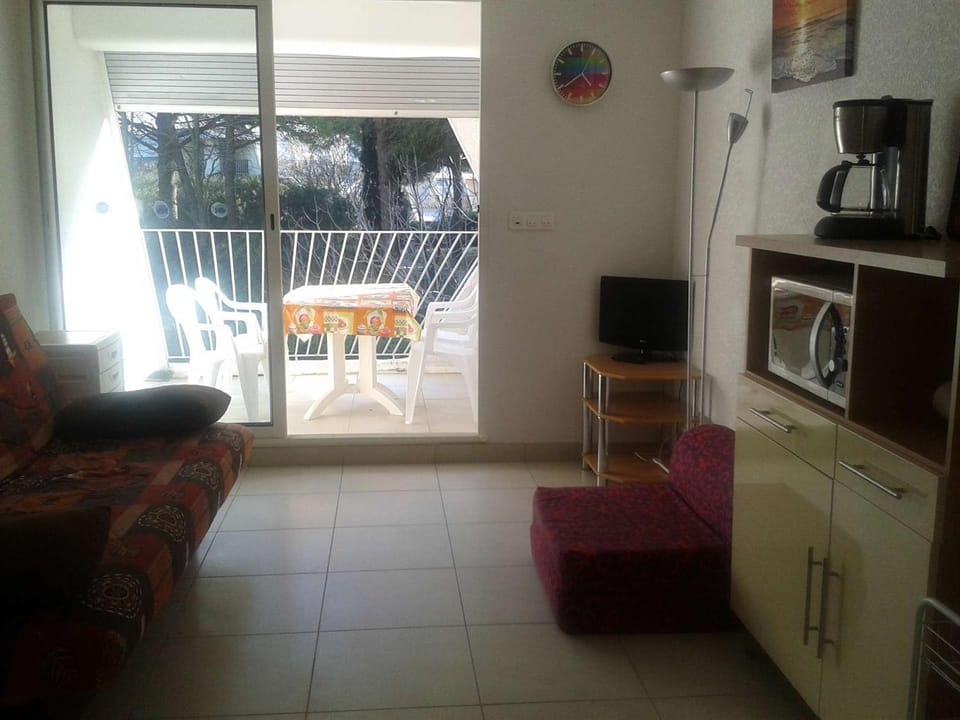 Studio Calme avec Loggia, à 600m de la Plage et Proche Commerces - FR-1-328-93 Apartment in La Grande-Motte