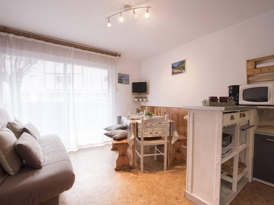 Appartement cosy 4 pers, parking, St Lary Village - FR-1-296-224 Apartment in Saint-Lary-Soulan