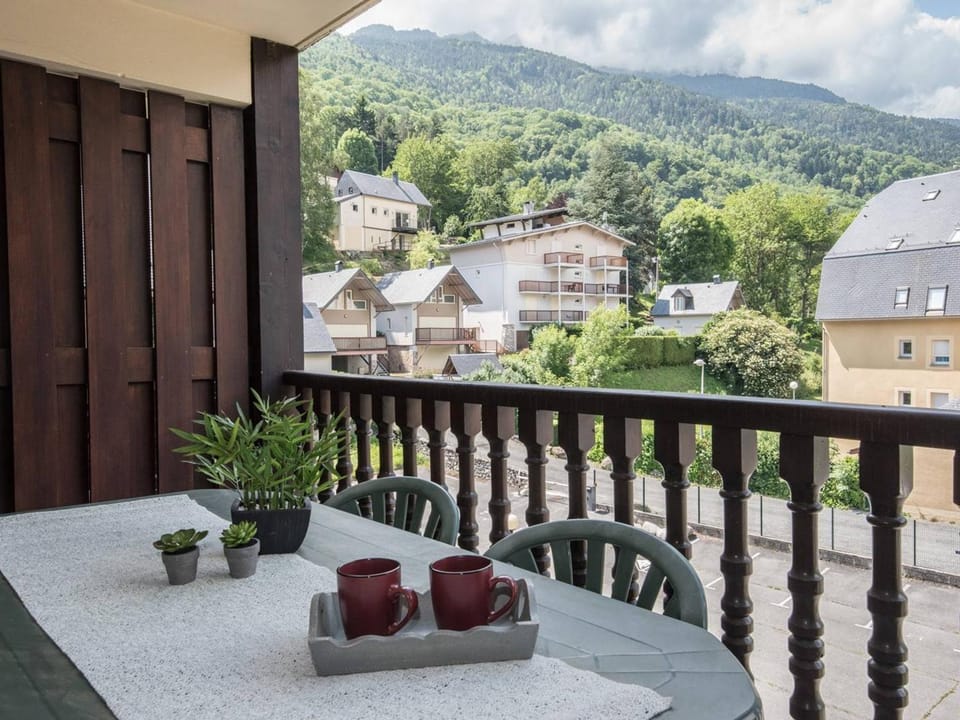 Appartement 6 pers avec balcon - calme, proche centre Saint-Lary Village, parking privé - FR-1-296-162 Apartment in Saint-Lary-Soulan