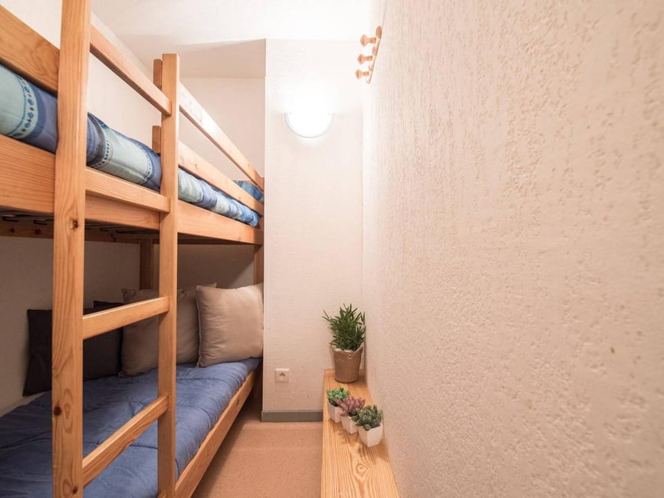 Appartement 6 pers avec balcon - calme, proche centre Saint-Lary Village, parking privé - FR-1-296-162 Apartment in Saint-Lary-Soulan