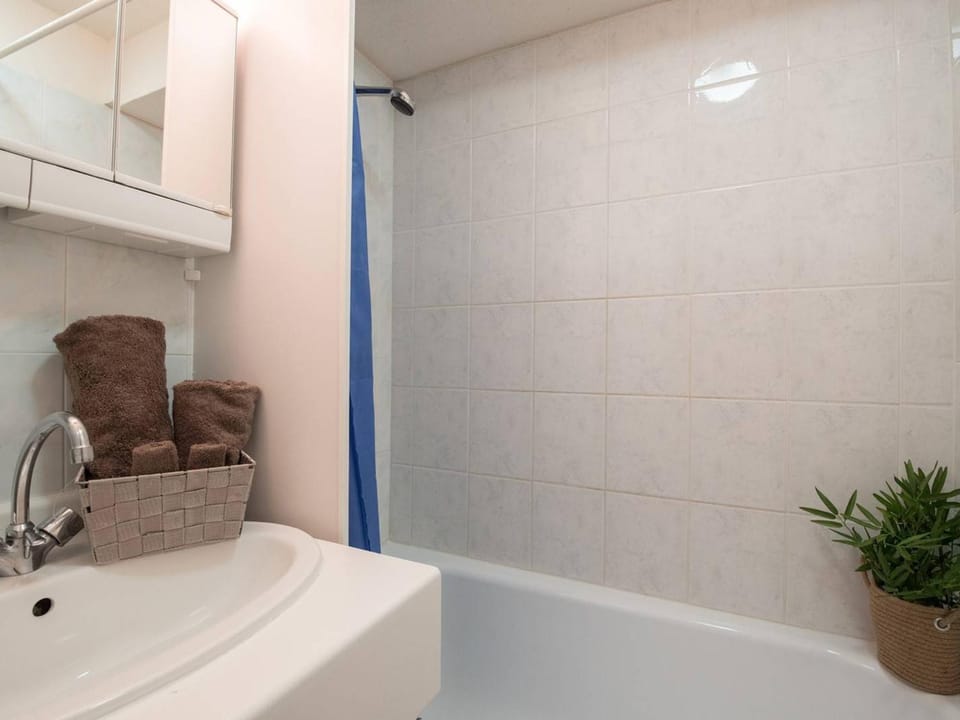Appartement 6 pers avec balcon - calme, proche centre Saint-Lary Village, parking privé - FR-1-296-162 Apartment in Saint-Lary-Soulan