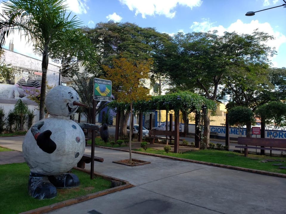Nearby landmark, Off site