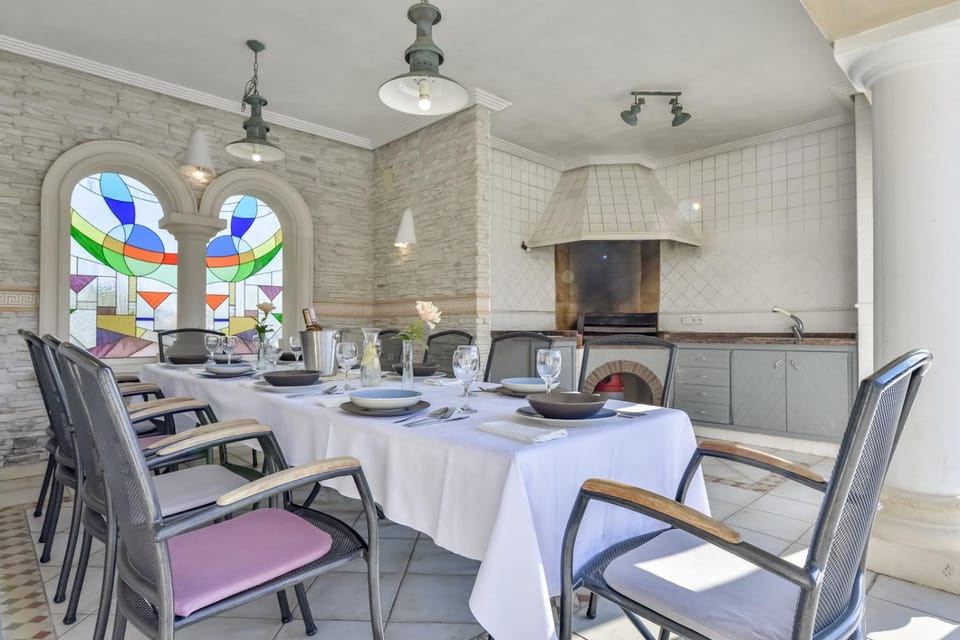 BBQ facilities, Dining area