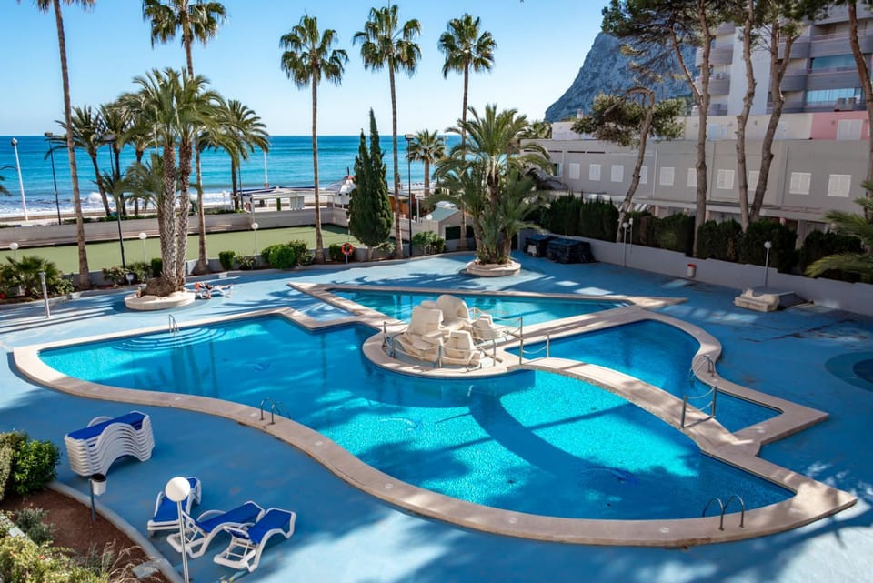 Pool view, Sea view