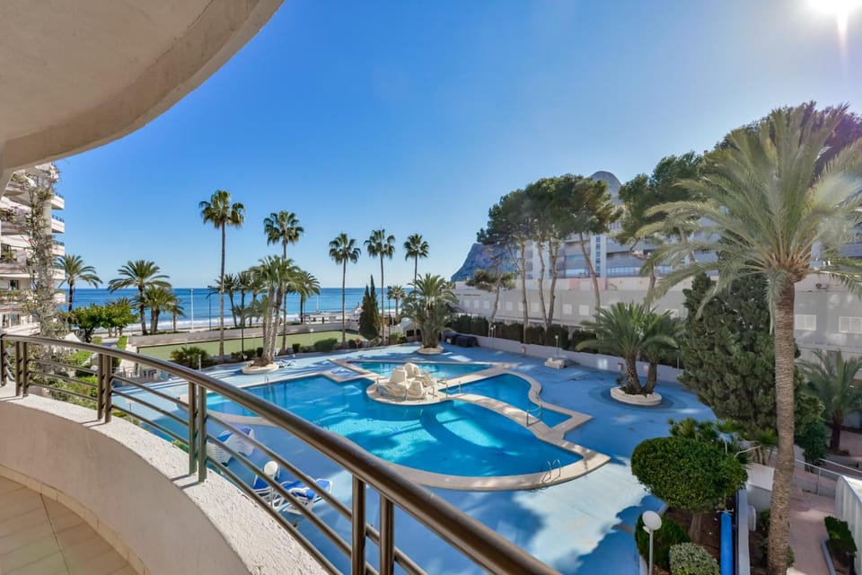 Pool view, Sea view
