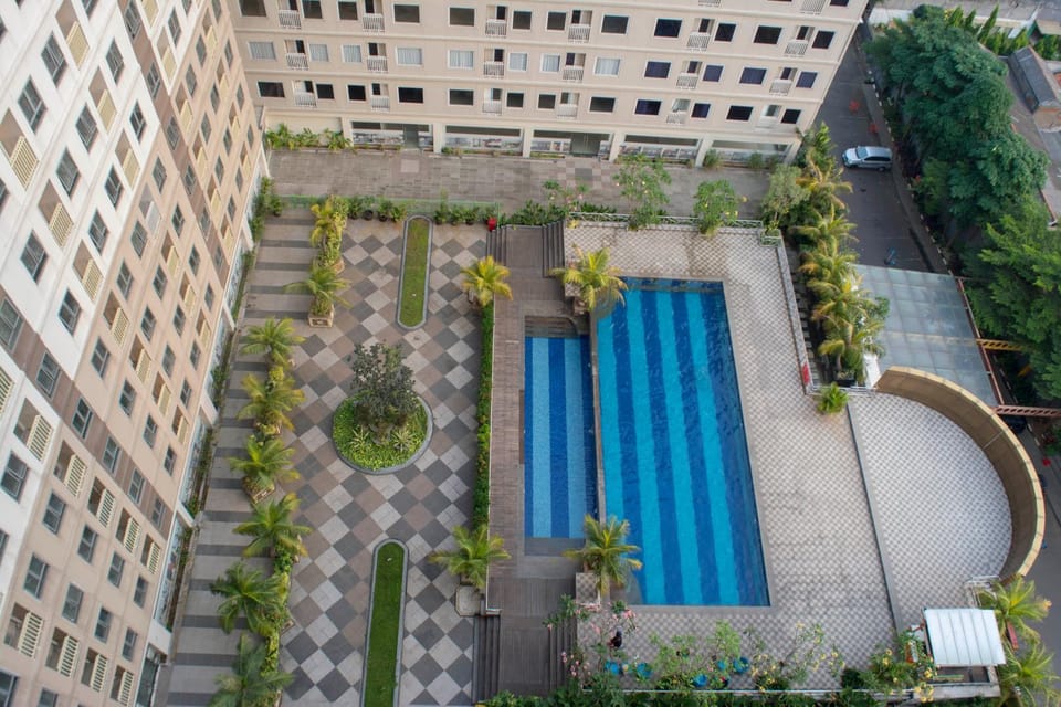 Bird's eye view, Breakfast