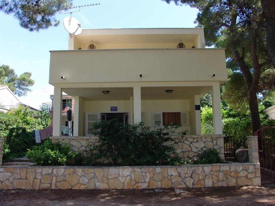 Property building, Facade/entrance