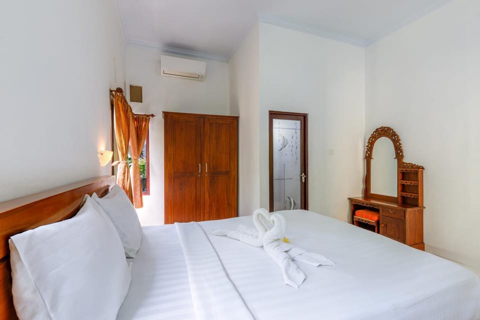 Bed, Bedroom, wardrobe, air conditioner