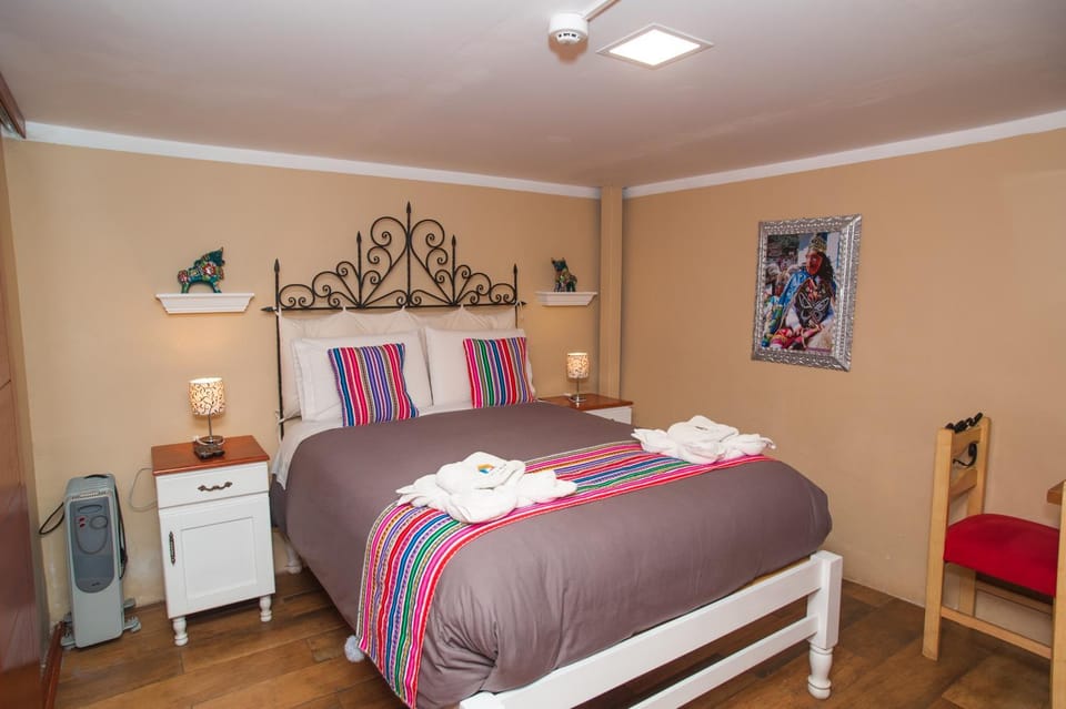 Bed, towels