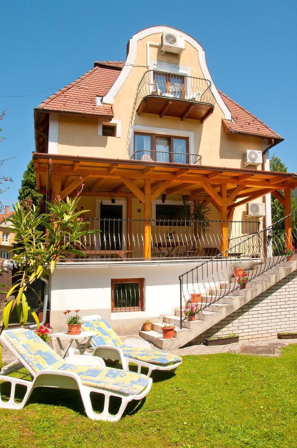 Facade/entrance, Garden