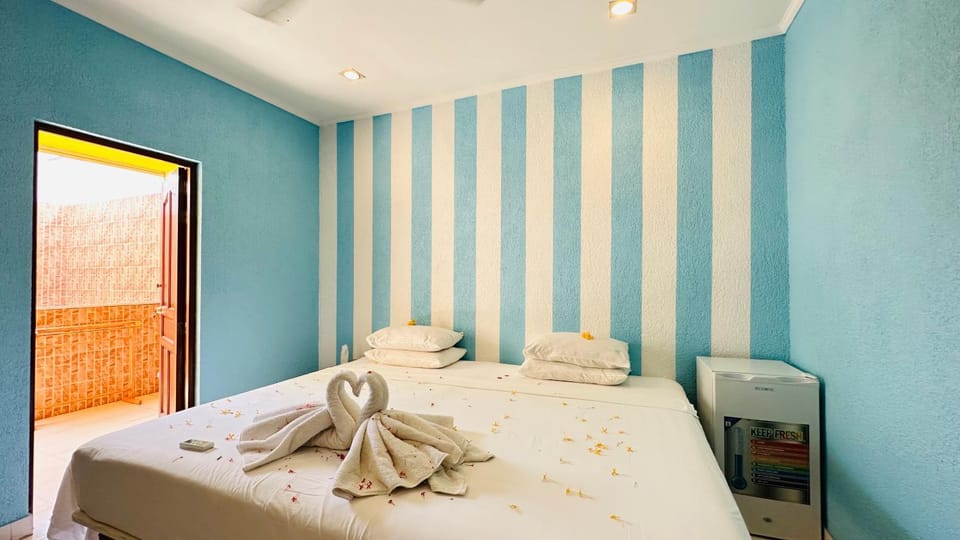 Photo of the whole room, Bedroom, towels