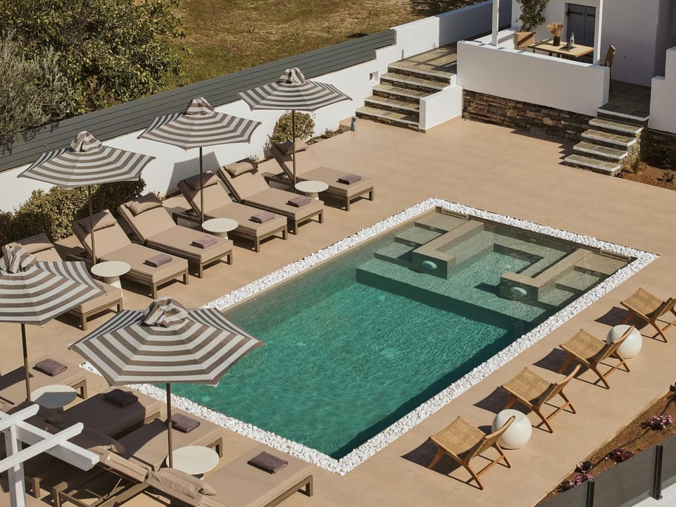 Pool view, Swimming pool, sunbed