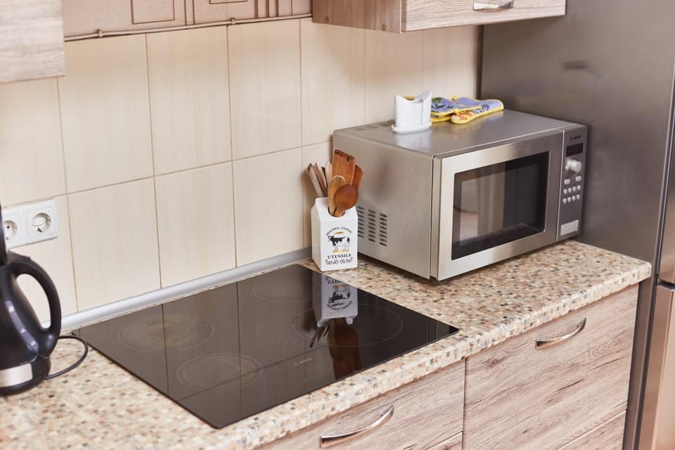 Coffee/tea facilities, minibar, stove