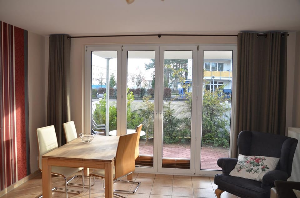 Living room, Seating area, Dining area, Garden view