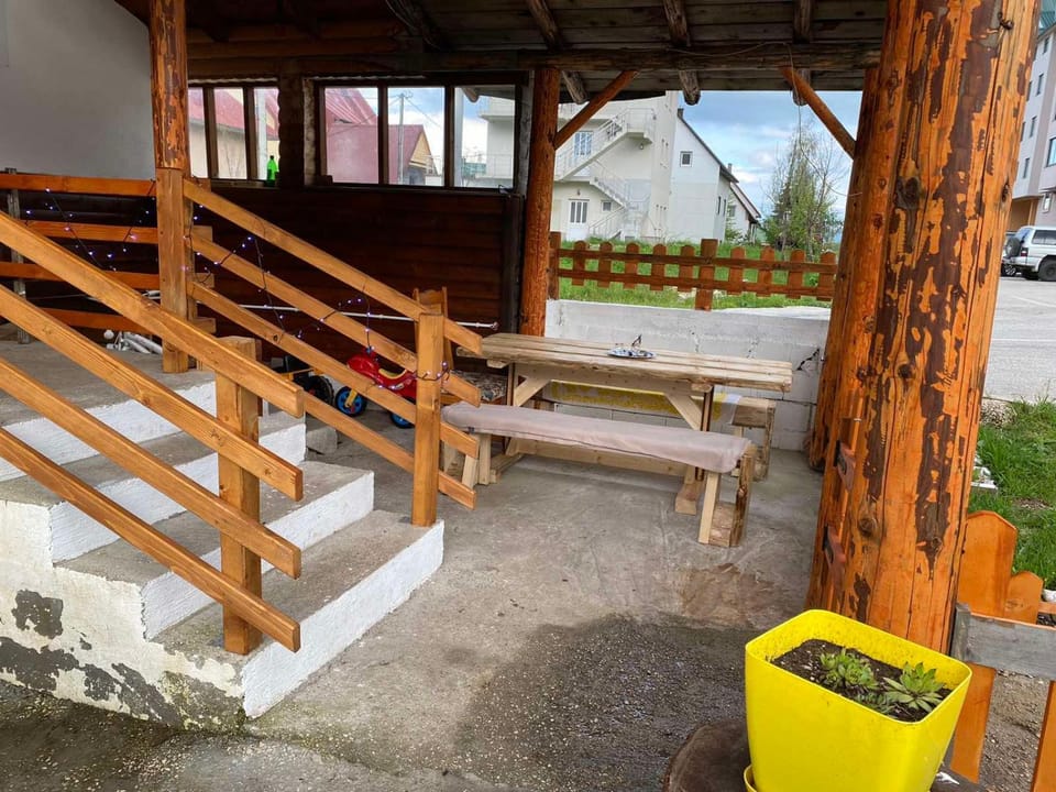 Woden apartment Apartment in Montenegro