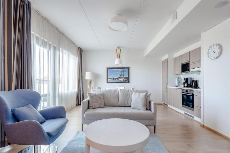Kitchen or kitchenette, Seating area