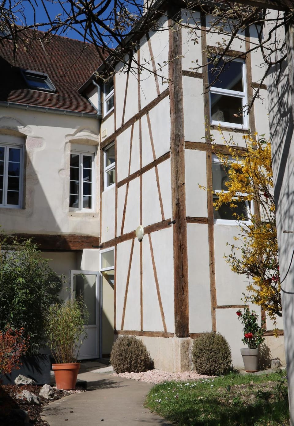 Staff, Facade/entrance, People, Guests, Garden view, children, young children, older children, group of guests, Family