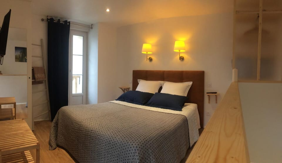 Staff, People, Photo of the whole room, Decorative detail, Guests, children, young children, older children, group of guests, Family