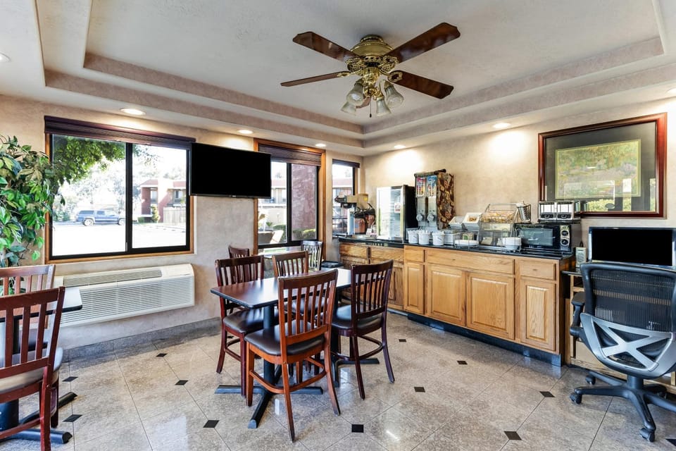 Coffee/tea facilities, Breakfast