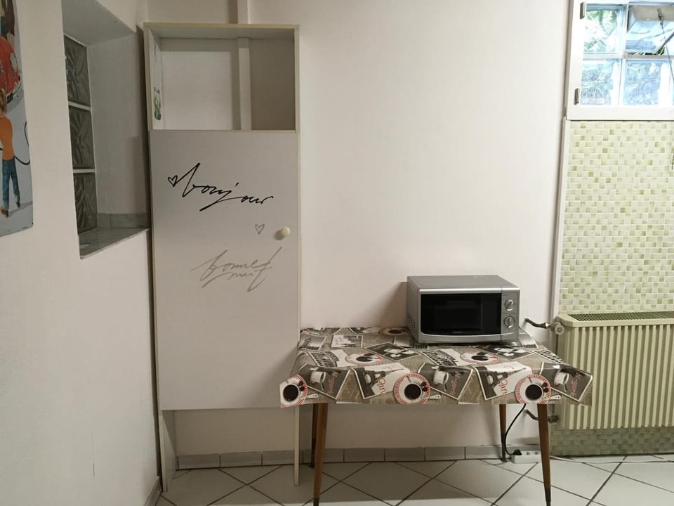 Kitchen or kitchenette, Decorative detail