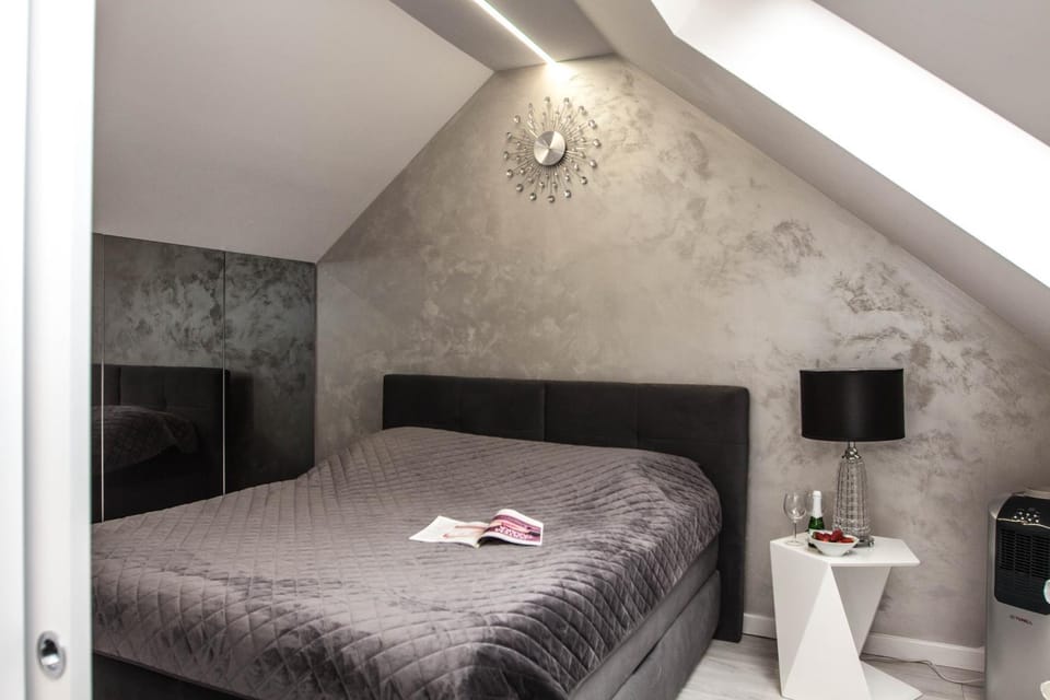 Bed, TV and multimedia, Photo of the whole room