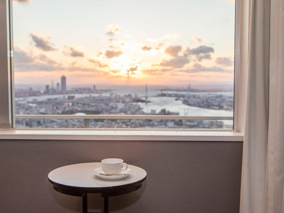 Photo of the whole room, City view