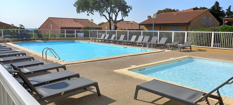 Day, Pool view, Swimming pool, sunbed