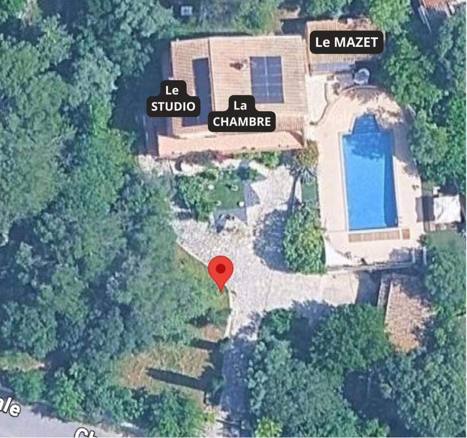 Property building, Day, Bird's eye view, Pool view, Swimming pool