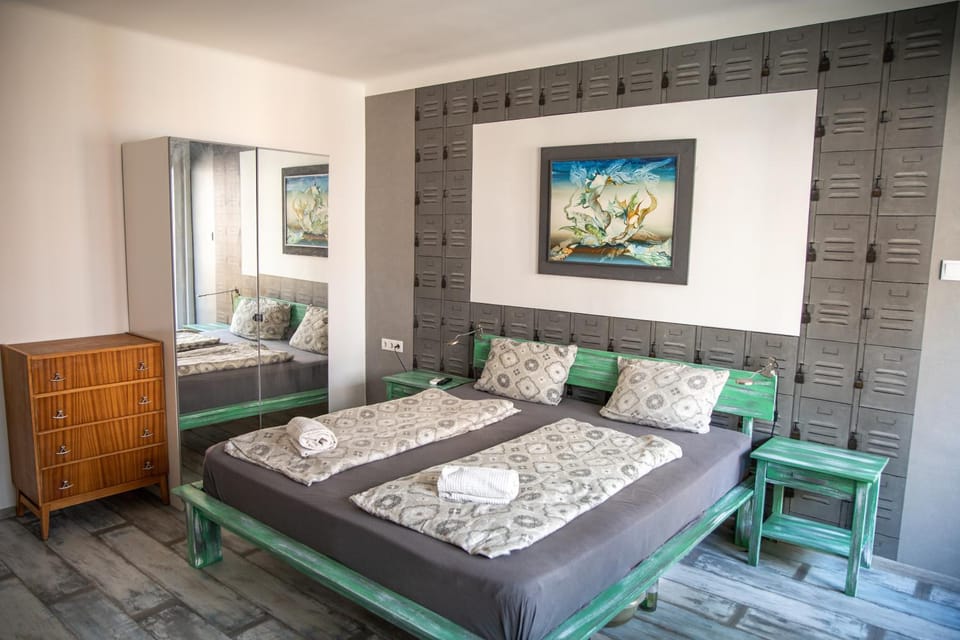 Bed, Bedroom