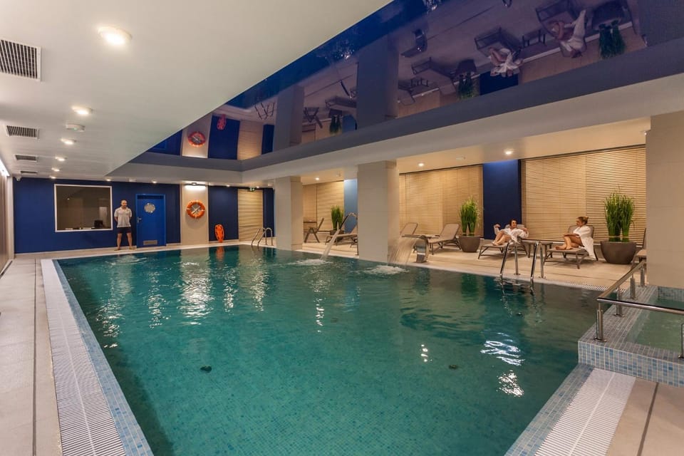 Swimming pool, Swimming pool