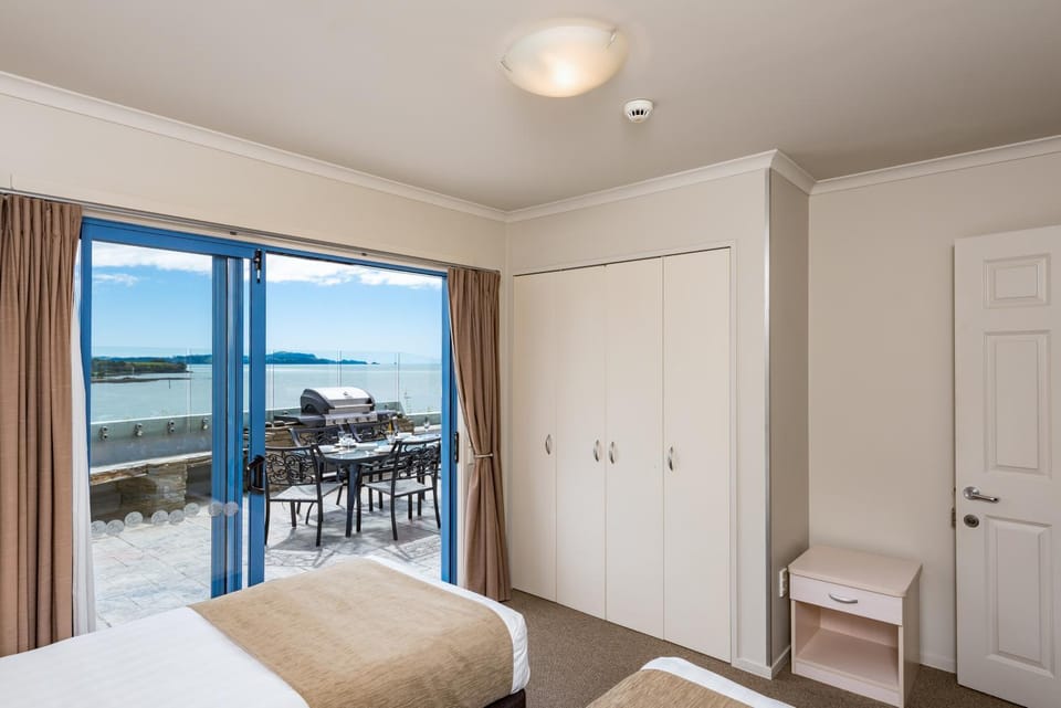 Bed, View (from property/room), Balcony/Terrace, Bedroom, Sea view