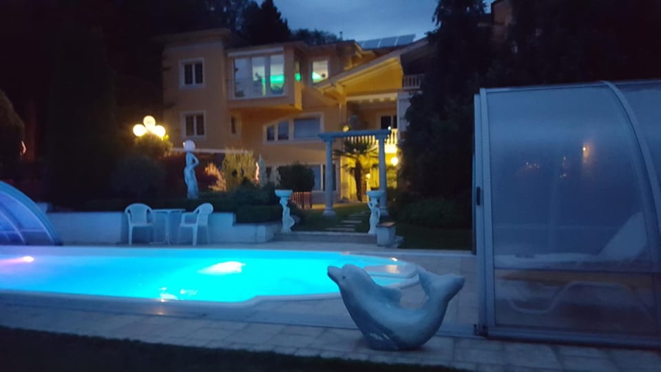 Property building, Patio, Facade/entrance, Night, BBQ facilities, Garden, Balcony/Terrace, Pool view, Swimming pool, sunbed