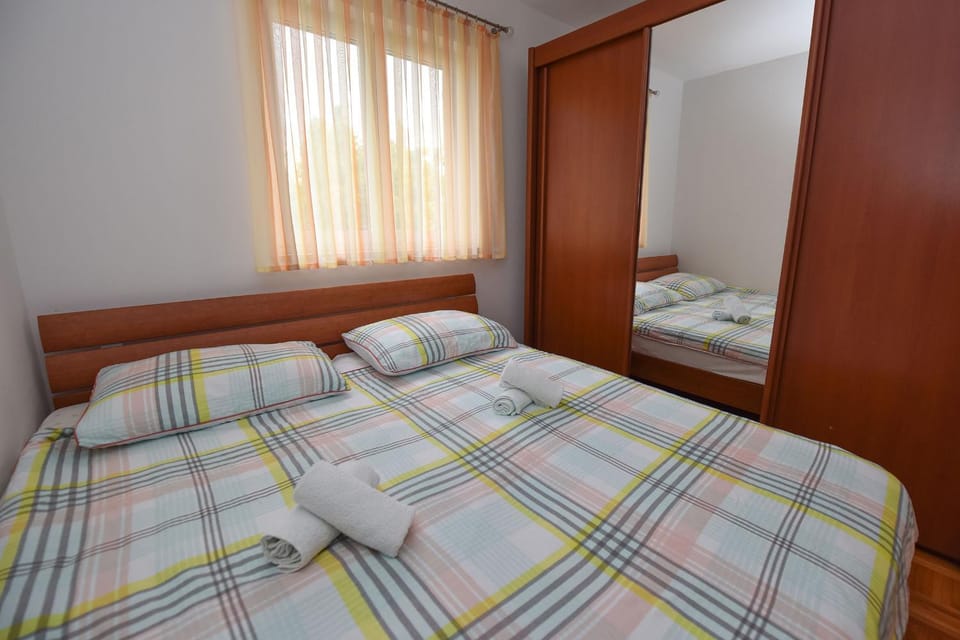 Bed, Photo of the whole room, Bedroom, bunk bed, wardrobe