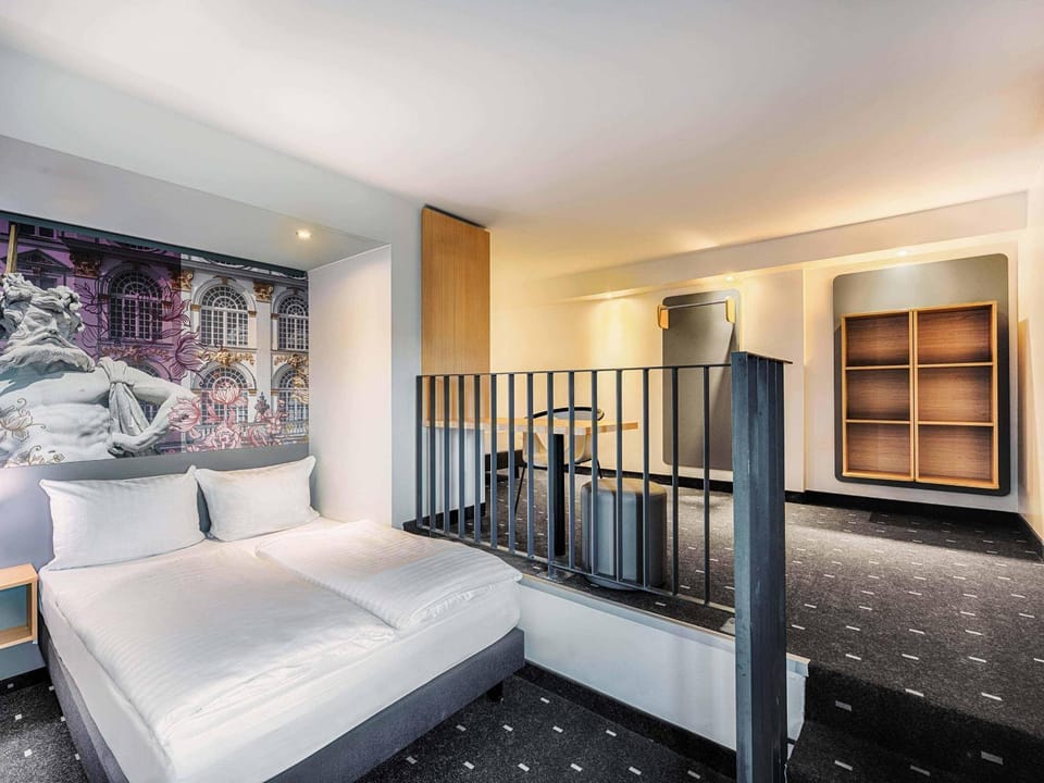 Bed, TV and multimedia, Photo of the whole room, Family