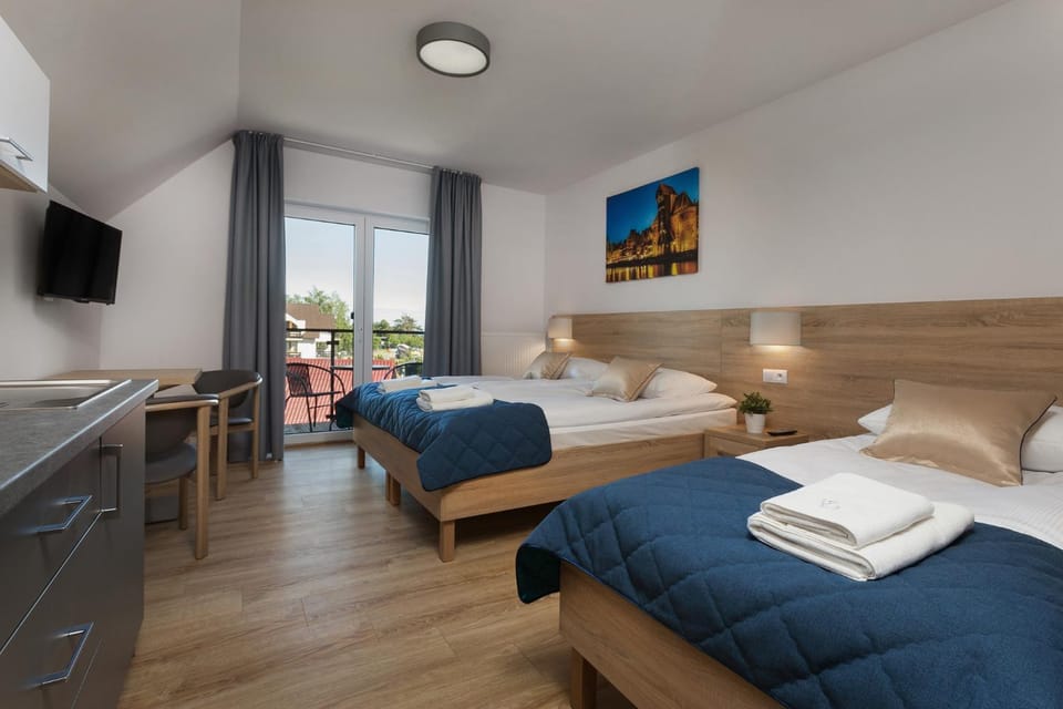 Bed, Kitchen or kitchenette, Photo of the whole room, towels