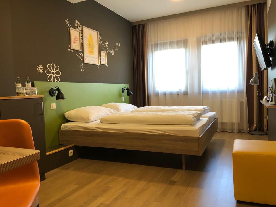 Bed, Photo of the whole room, Bedroom