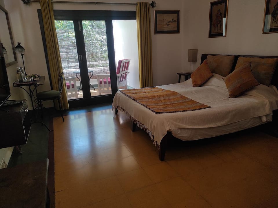 Bed, Seating area, Bedroom