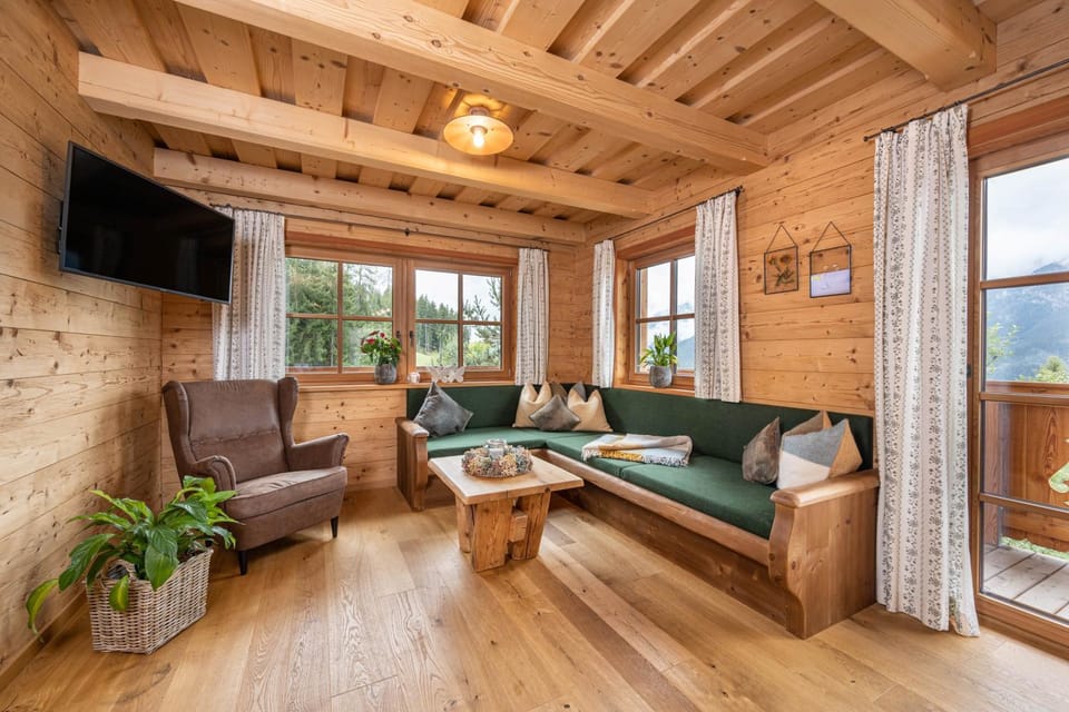 Communal lounge/ TV room, Living room, Seating area