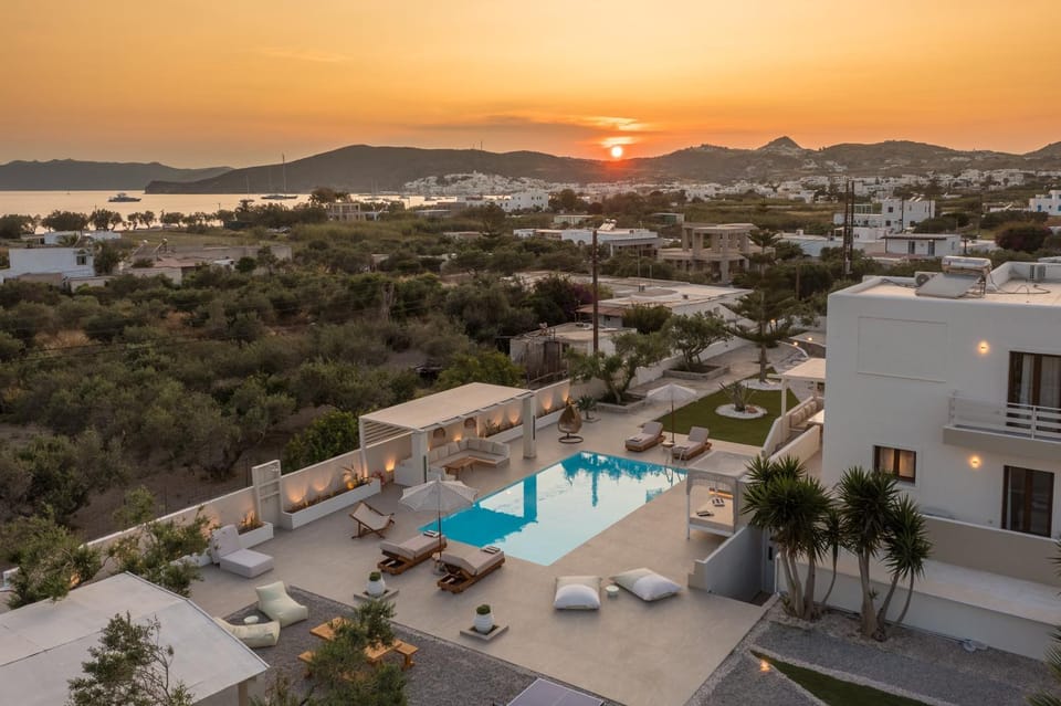 Property building, Nearby landmark, Natural landscape, Swimming pool, Location