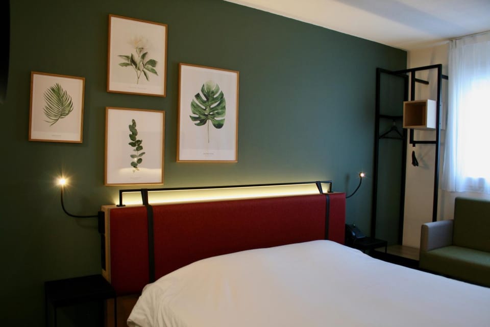 Bed, Photo of the whole room