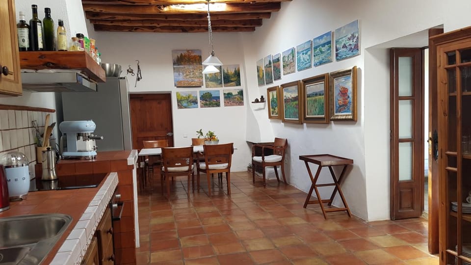 Kitchen or kitchenette, Kitchen or kitchenette